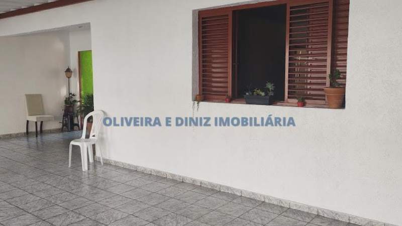 1122 - Casa com 2 Dormitorios, 1 Suite, 1 Banheiro,4 Vagas