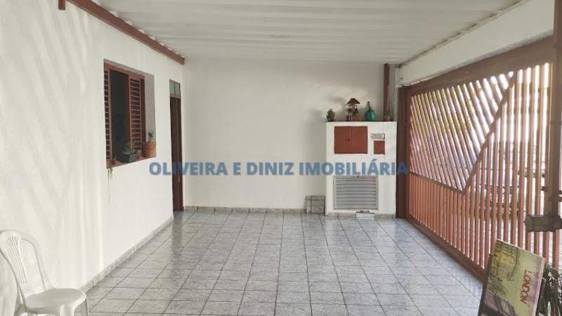 1122 - Casa com 2 Dormitorios, 1 Suite, 1 Banheiro,4 Vagas
