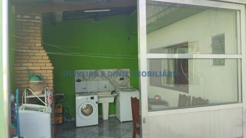 1122 - Casa com 2 Dormitorios, 1 Suite, 1 Banheiro,4 Vagas