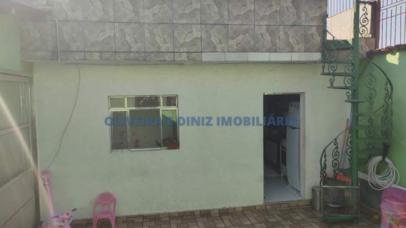 1122 - Casa com 2 Dormitorios, 1 Suite, 1 Banheiro,4 Vagas