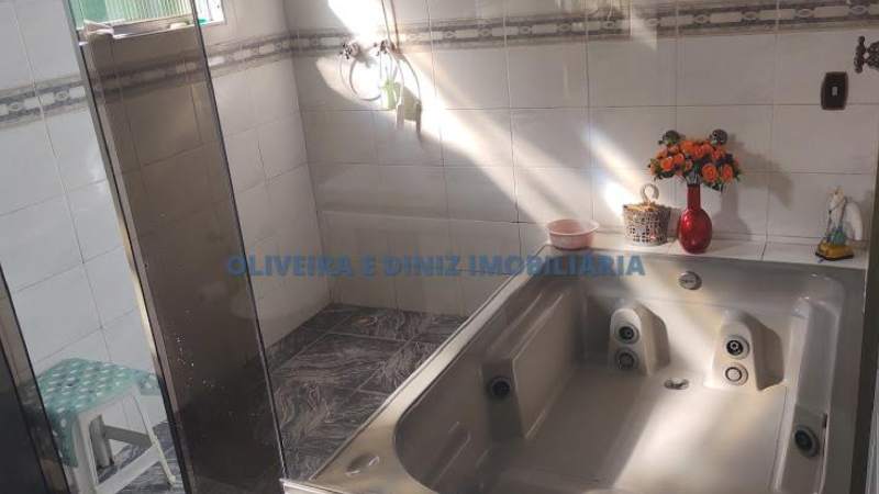 1122 - Casa com 2 Dormitorios, 1 Suite, 1 Banheiro,4 Vagas