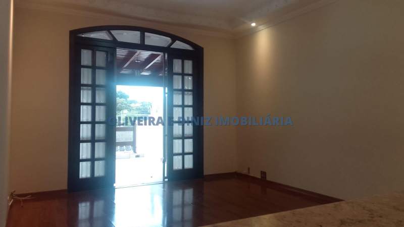 2261 - Sobrado em Osasco, bairro Jardim das Flores, espaçoso