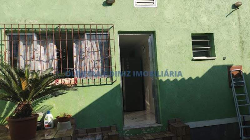 1122 - Casa com 2 Dormitorios, 1 Suite, 1 Banheiro,4 Vagas