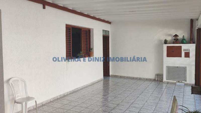1122 - Casa com 2 Dormitorios, 1 Suite, 1 Banheiro,4 Vagas