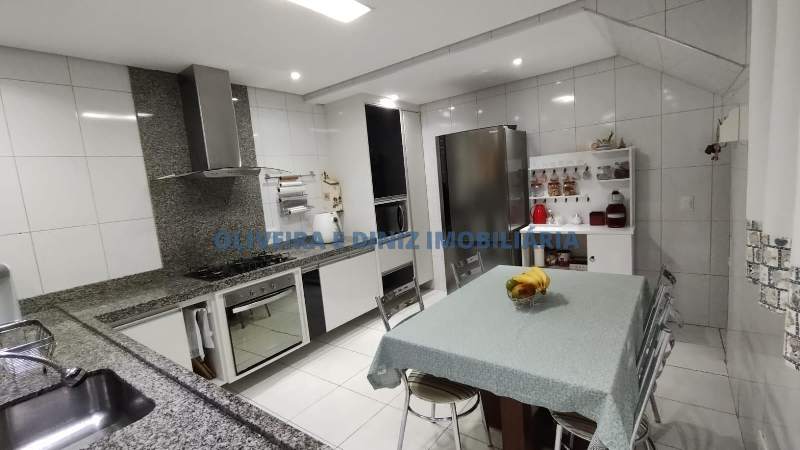 2305 - Sobrado em Osasco, bairro Jardim Elvira, 204,81m²