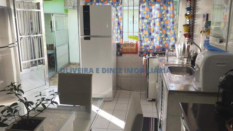 1122 - Casa com 2 Dormitorios, 1 Suite, 1 Banheiro,4 Vagas