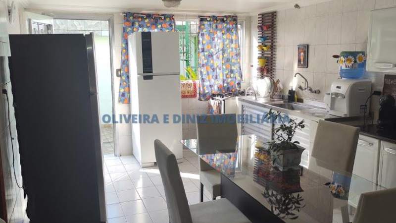 1122 - Casa com 2 Dormitorios, 1 Suite, 1 Banheiro,4 Vagas