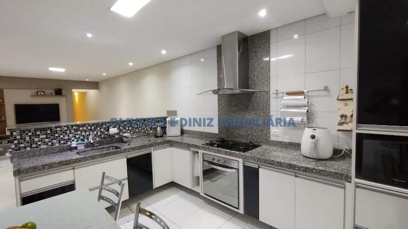 2305 - Sobrado em Osasco, bairro Jardim Elvira, 204,81m²