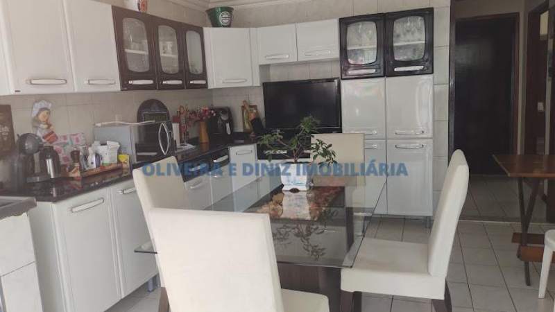 1122 - Casa com 2 Dormitorios, 1 Suite, 1 Banheiro,4 Vagas