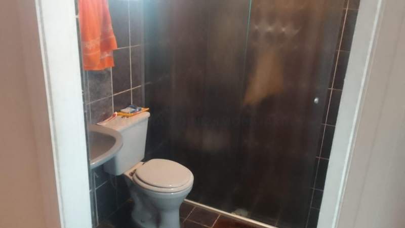 2381 Imóvel em Carapicuíba, são 2 casas independentes em terreno de 141,60m²