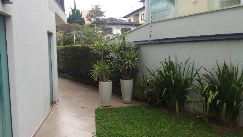 2380 Sobrado Exclusivo em Condomínio Fechado – Segurança