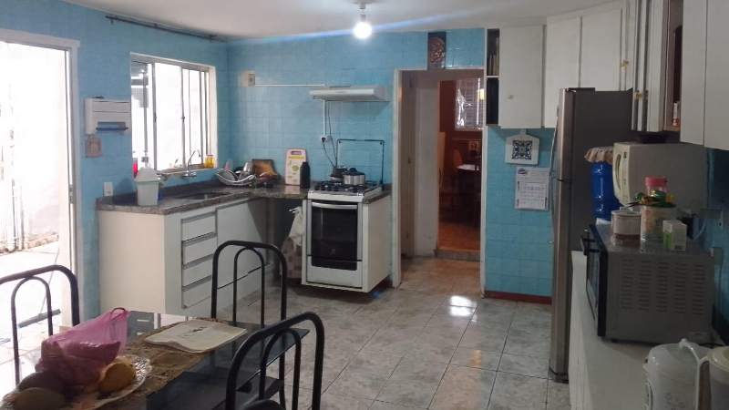 2381 Imóvel em Carapicuíba, são 2 casas independentes em terreno de 141,60m²
