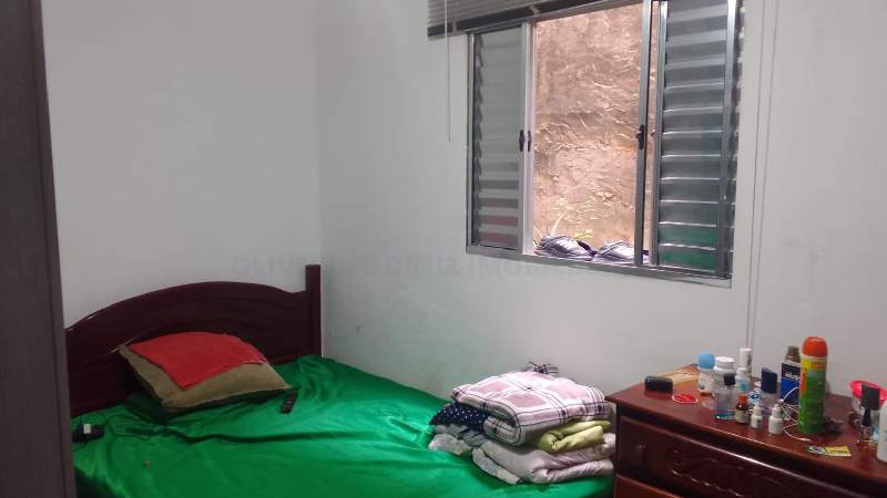 2381 Imóvel em Carapicuíba, são 2 casas independentes em terreno de 141,60m²