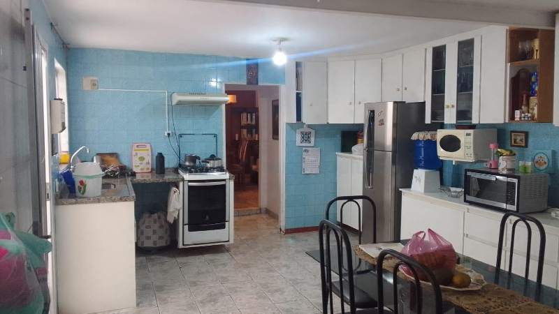 2381 Imóvel em Carapicuíba, são 2 casas independentes em terreno de 141,60m²