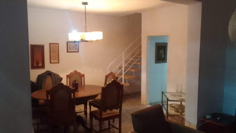 2381 Imóvel em Carapicuíba, são 2 casas independentes em terreno de 141,60m²