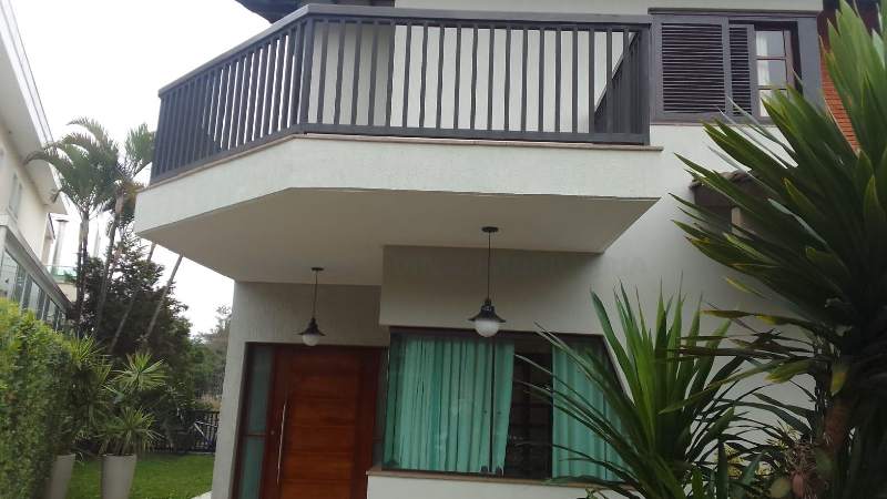 2380 Sobrado Exclusivo em Condomínio Fechado – Segurança