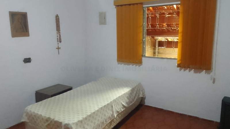 2381 Imóvel em Carapicuíba, são 2 casas independentes em terreno de 141,60m²