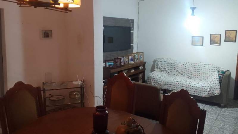 2381 Imóvel em Carapicuíba, são 2 casas independentes em terreno de 141,60m²