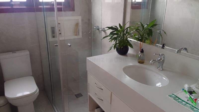 2380 Sobrado Exclusivo em Condomínio Fechado – Segurança