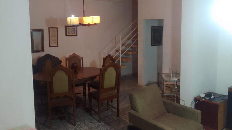 2381 Imóvel em Carapicuíba, são 2 casas independentes em terreno de 141,60m²