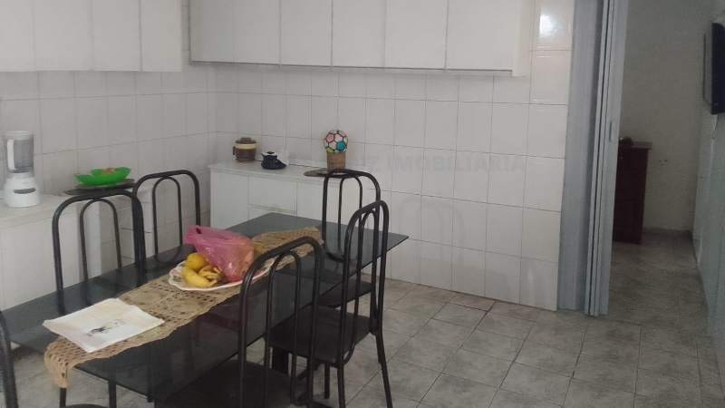 2381 Imóvel em Carapicuíba, são 2 casas independentes em terreno de 141,60m²
