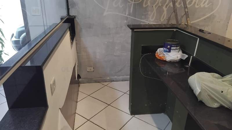 2383 Salão comercial para locação, no bairro Km 18, em Osasco